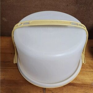 Vintage Tupperware Harvest Gold 10” Cake Carrier with Base